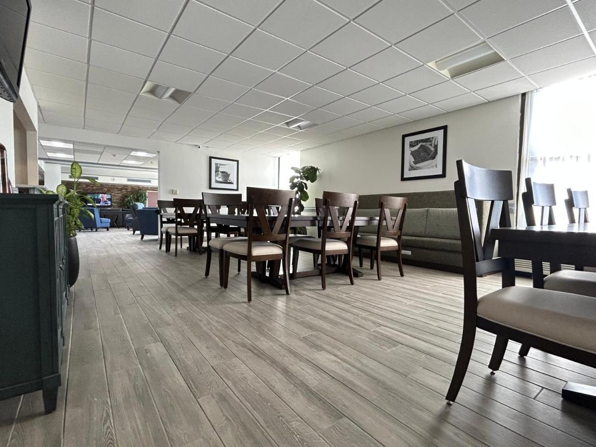 Hotel Clarion & Airport 3*