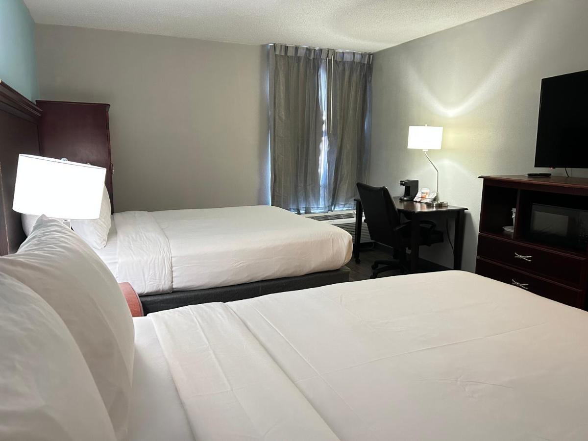Clarion & Airport Hotel 3*