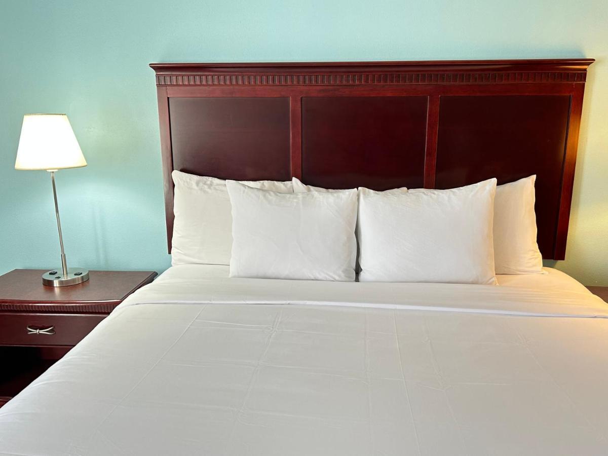 Clarion & Airport Hotel Grand Rapids