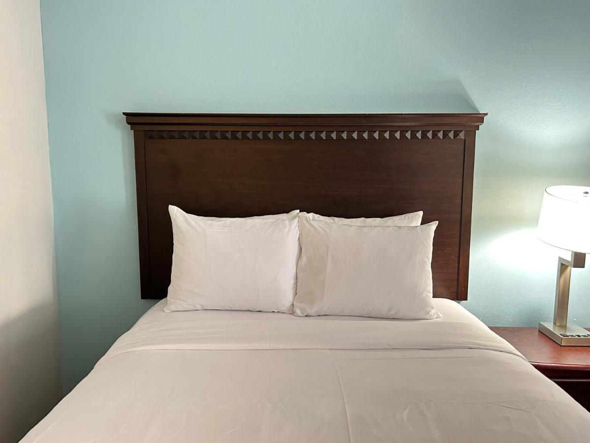 Clarion & Airport Hotel 3*