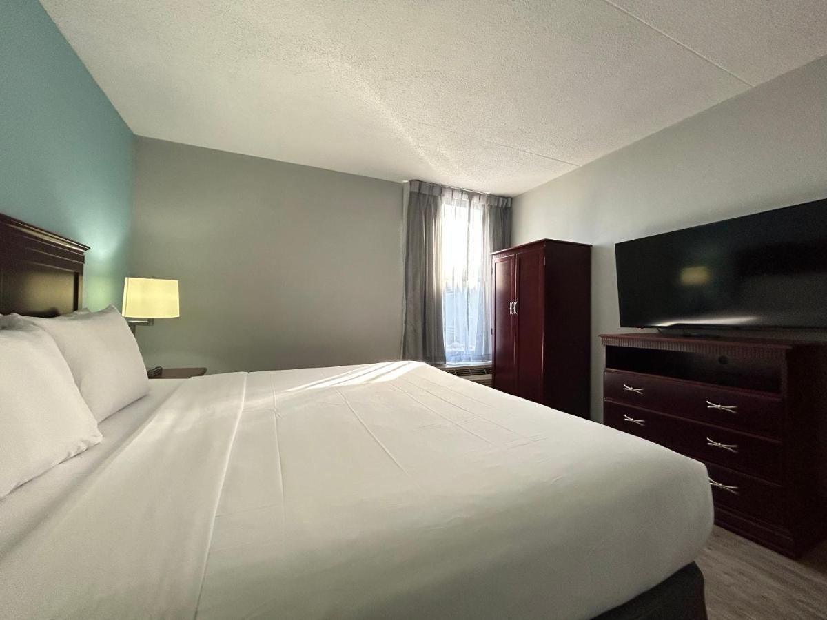 Clarion & Airport Hotel 3*