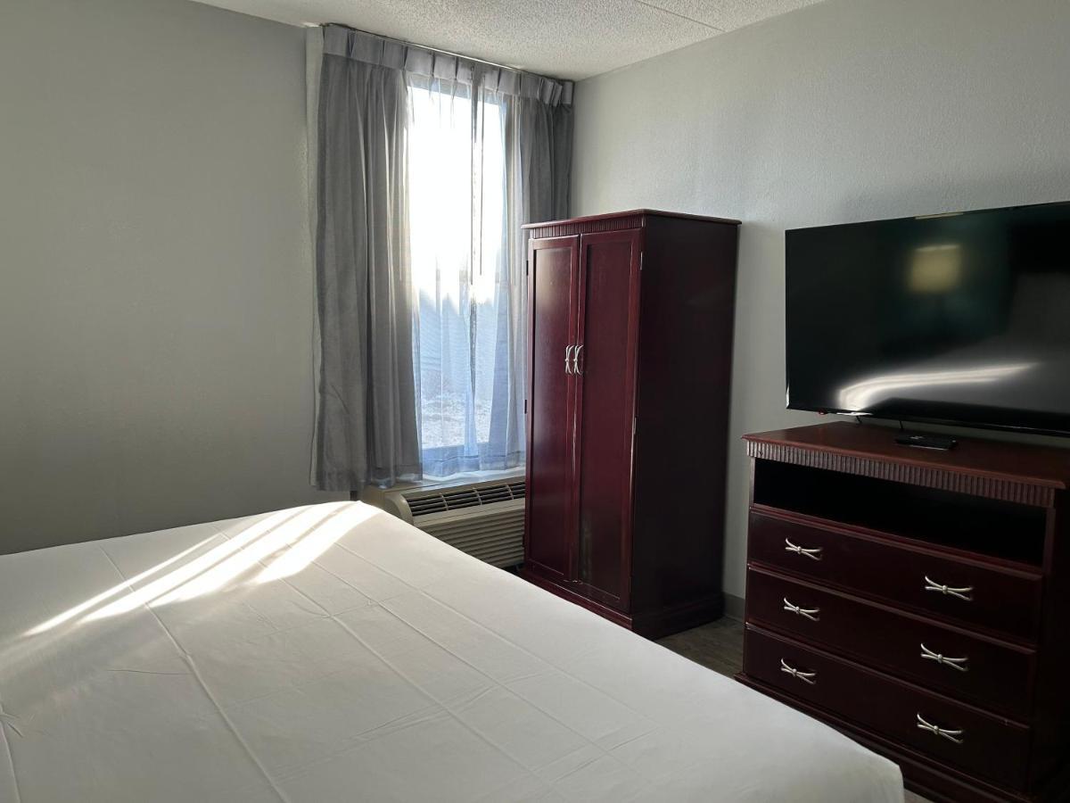 Hotel Clarion & Airport 3*