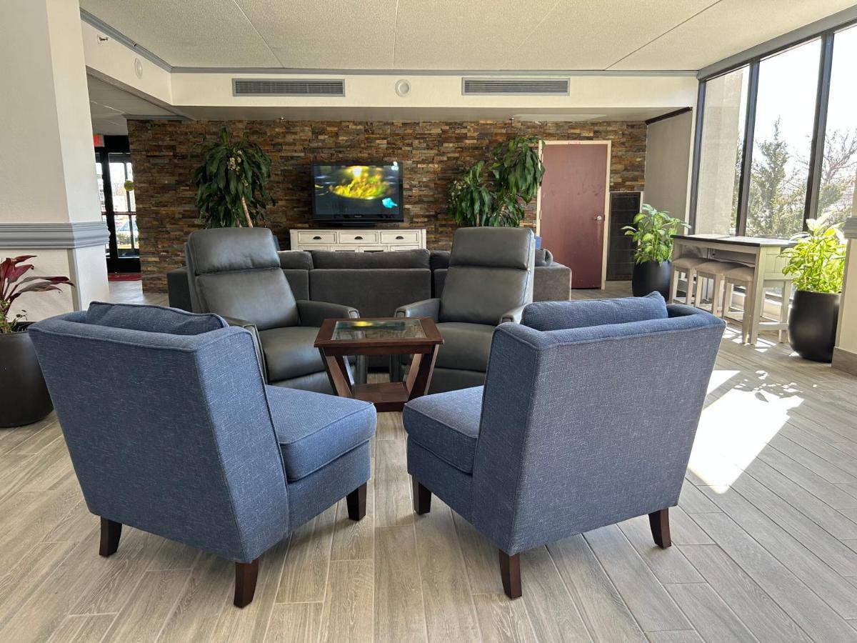 Hotel Clarion & Airport Grand Rapids