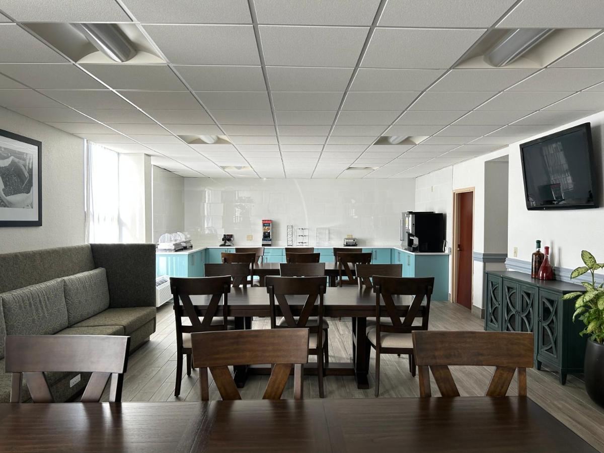 Hotel Clarion & Airport Grand Rapids