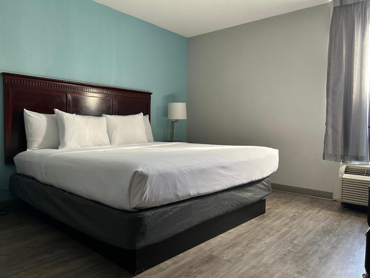 Clarion & Airport Grand Rapids