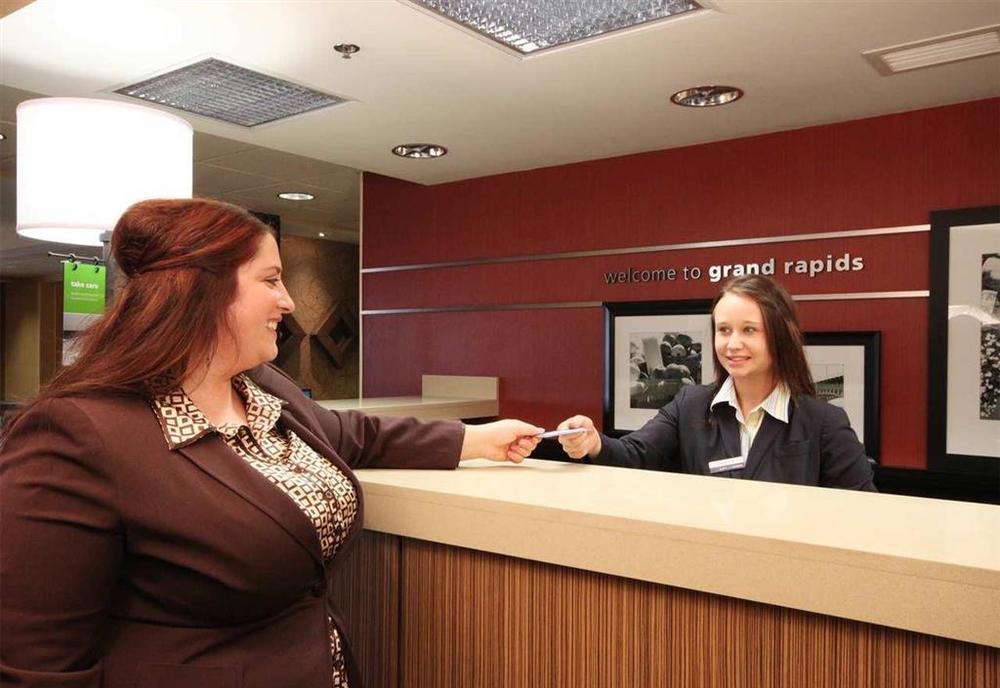 Hotel Hampton Grand Rapids/north 3*