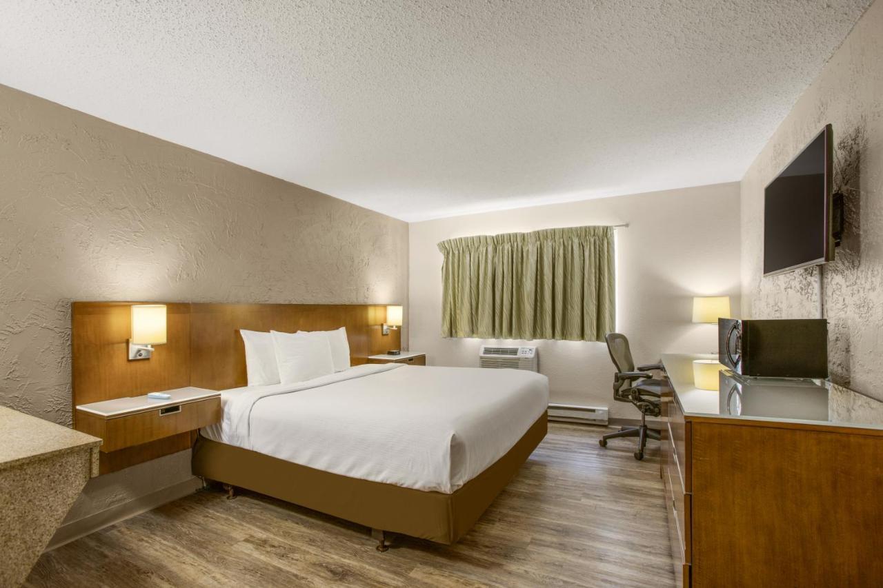 Rodeway Hotel 2*