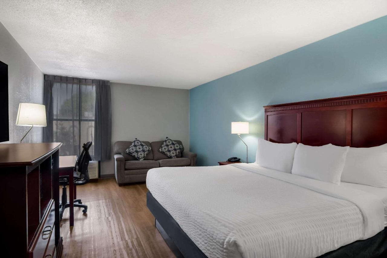 Hotel Clarion & Airport Grand Rapids
