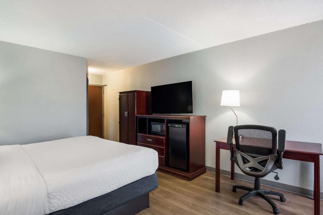 Hotel Clarion & Airport 3*