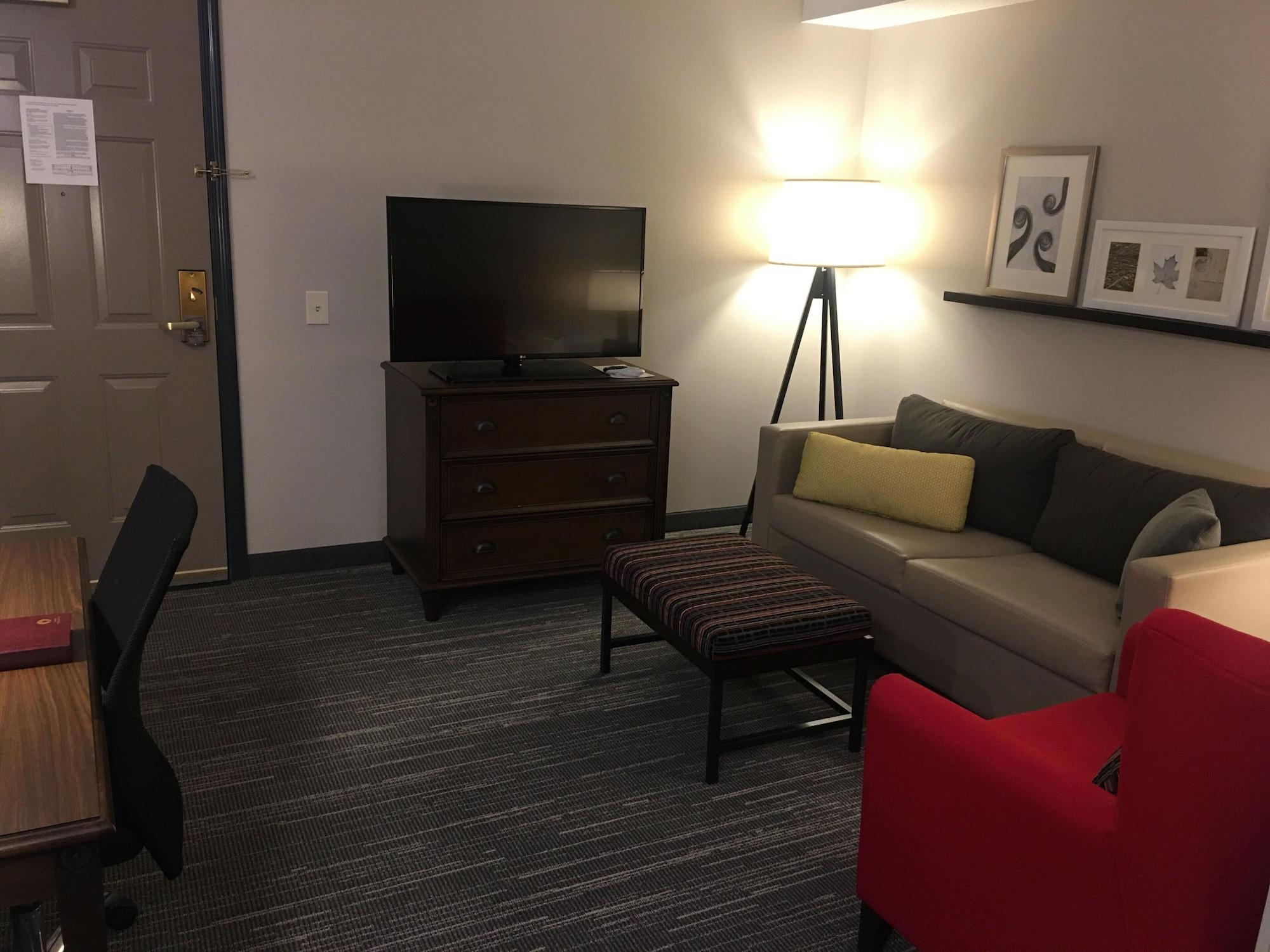 Country & By Radisson, East, Mi 2*