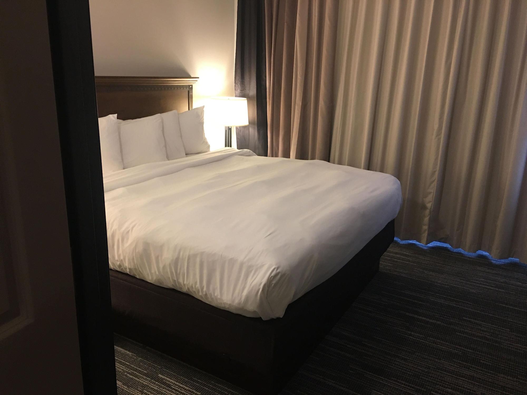 Country & By Radisson, East, Mi Hotel Grand Rapids