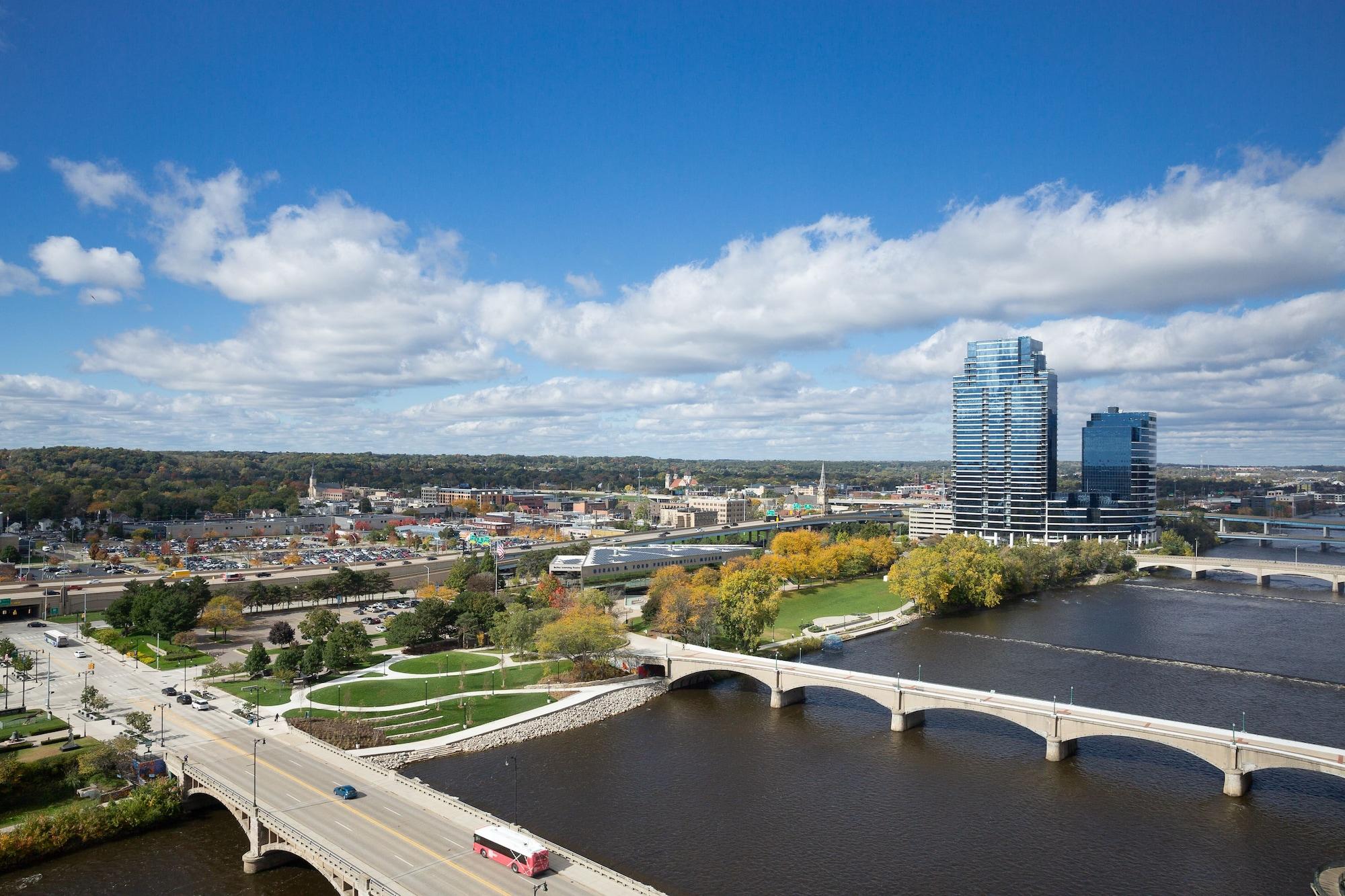 Amway Grand Plaza Hotel, Curio Collection By Hilton Hotel 4*