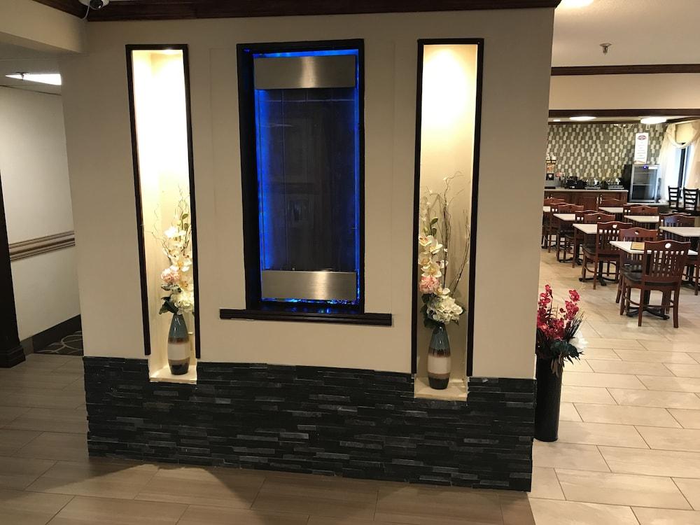 Baymont By Wyndham Airport Hotel Grand Rapids