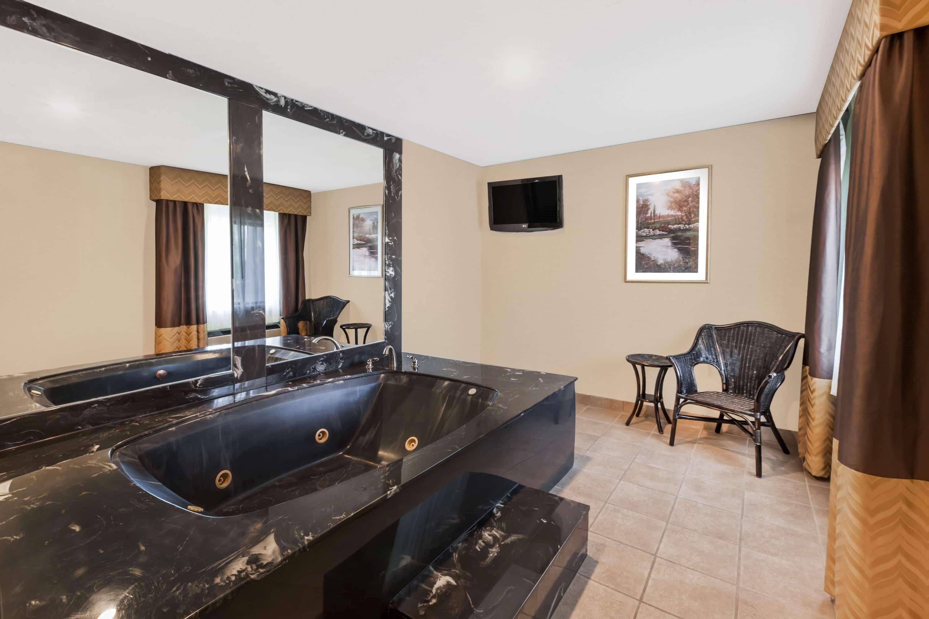 Baymont By Wyndham Airport Hotel Grand Rapids