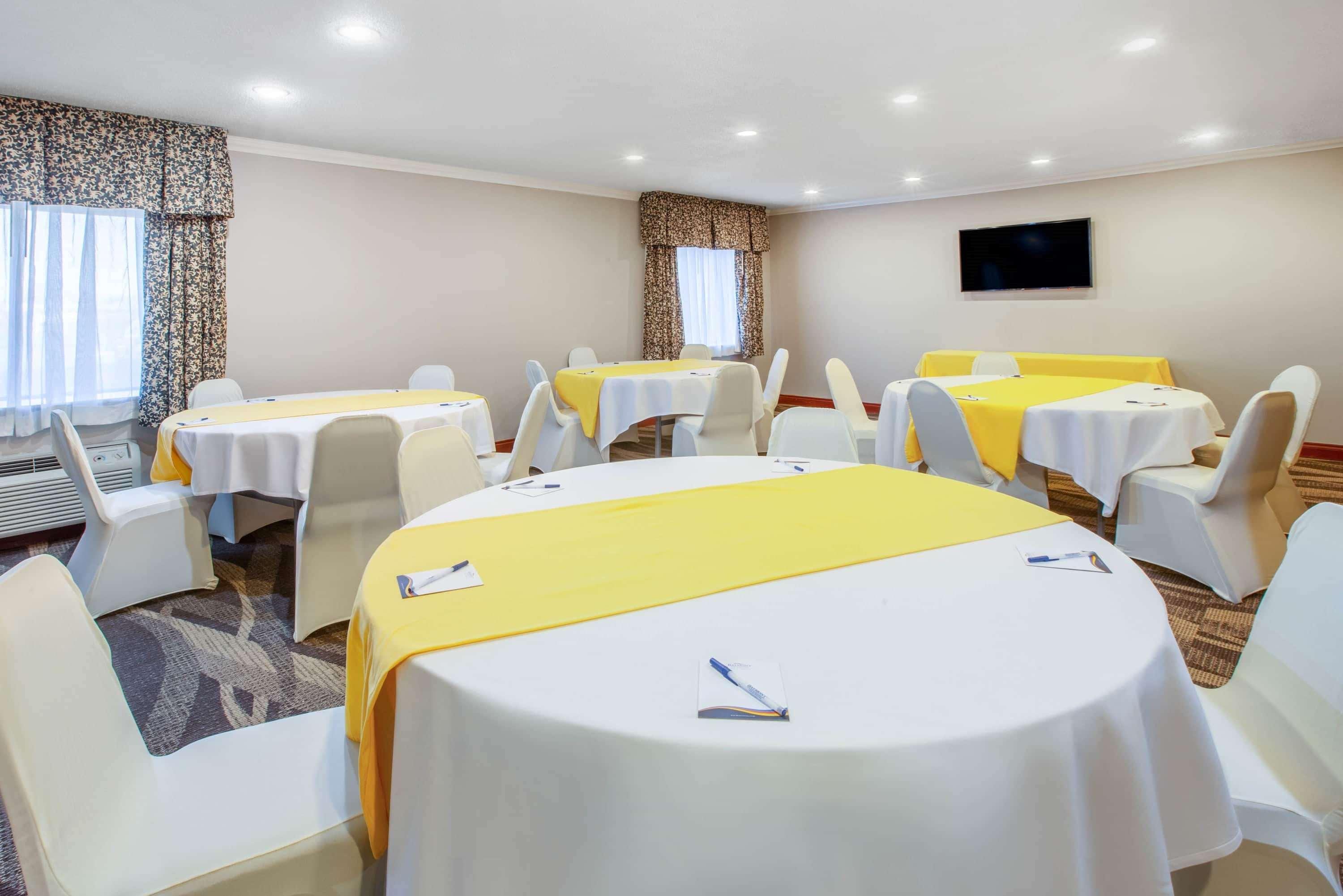 Baymont By Wyndham Airport Hotel 2*