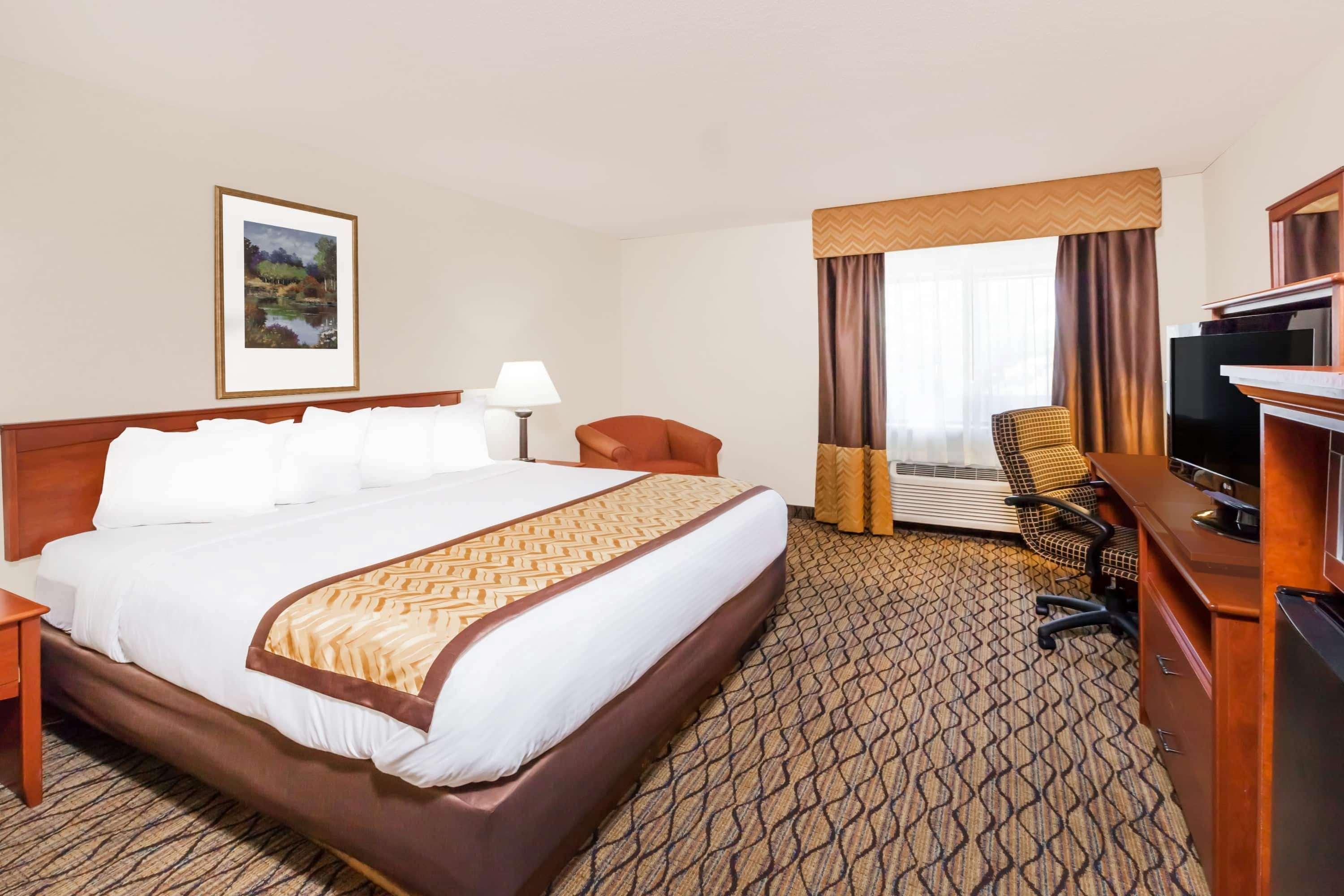 Hotel Baymont By Wyndham Airport 2*
