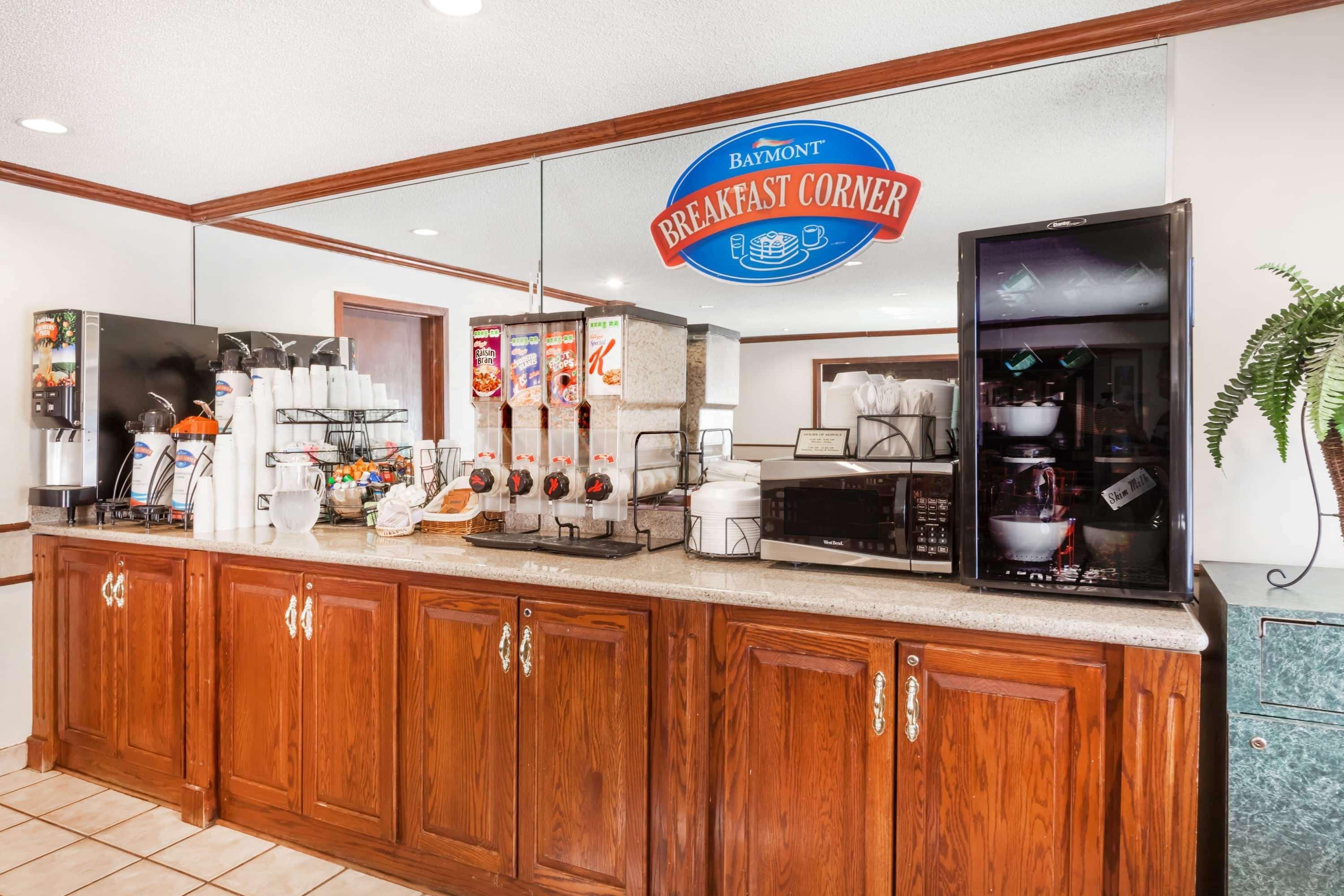 Hotel Baymont By Wyndham Airport