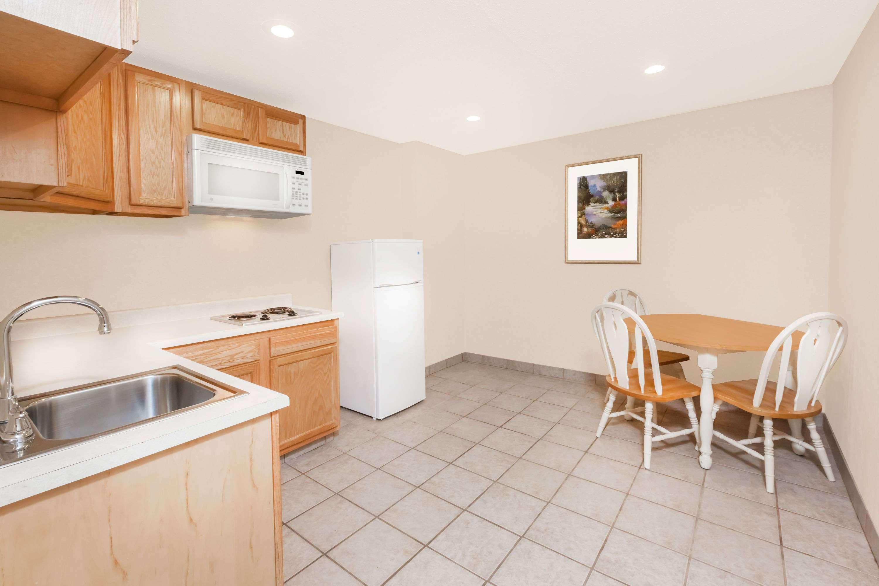 Baymont By Wyndham Airport Hotel Grand Rapids