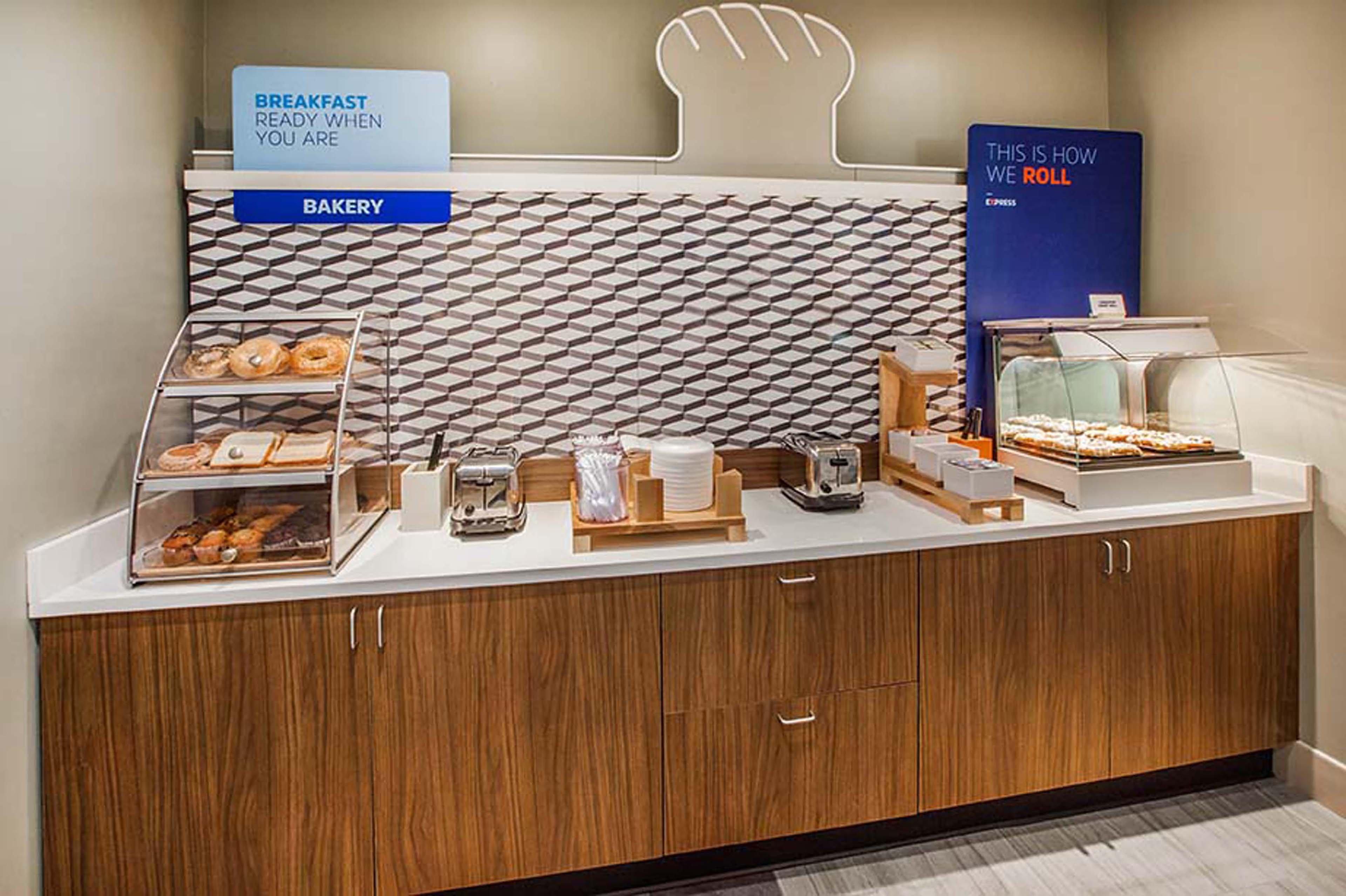Hotel Express & Airport North By Ihg