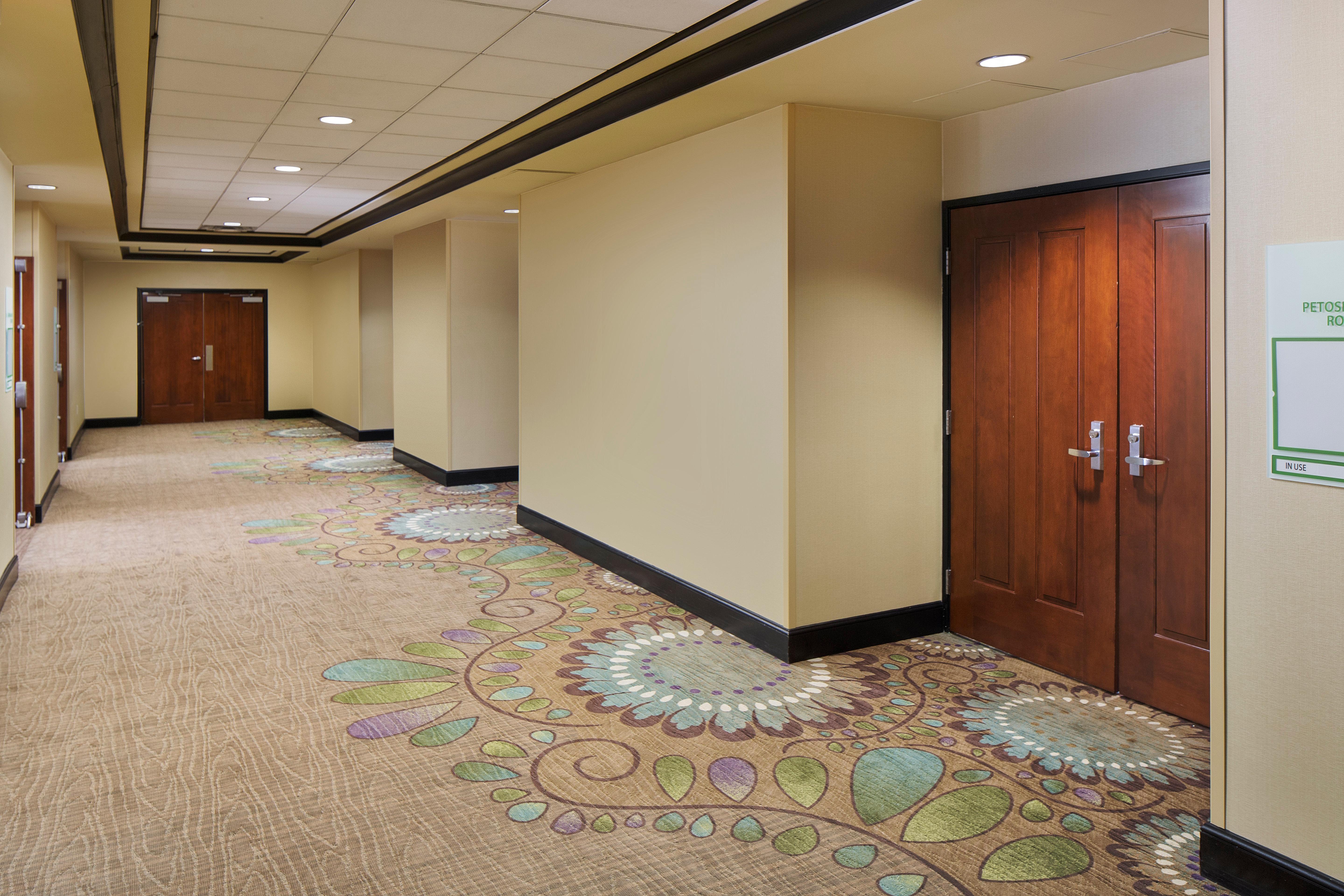 Hotel Grand Rapids-airport By Ihg 3*