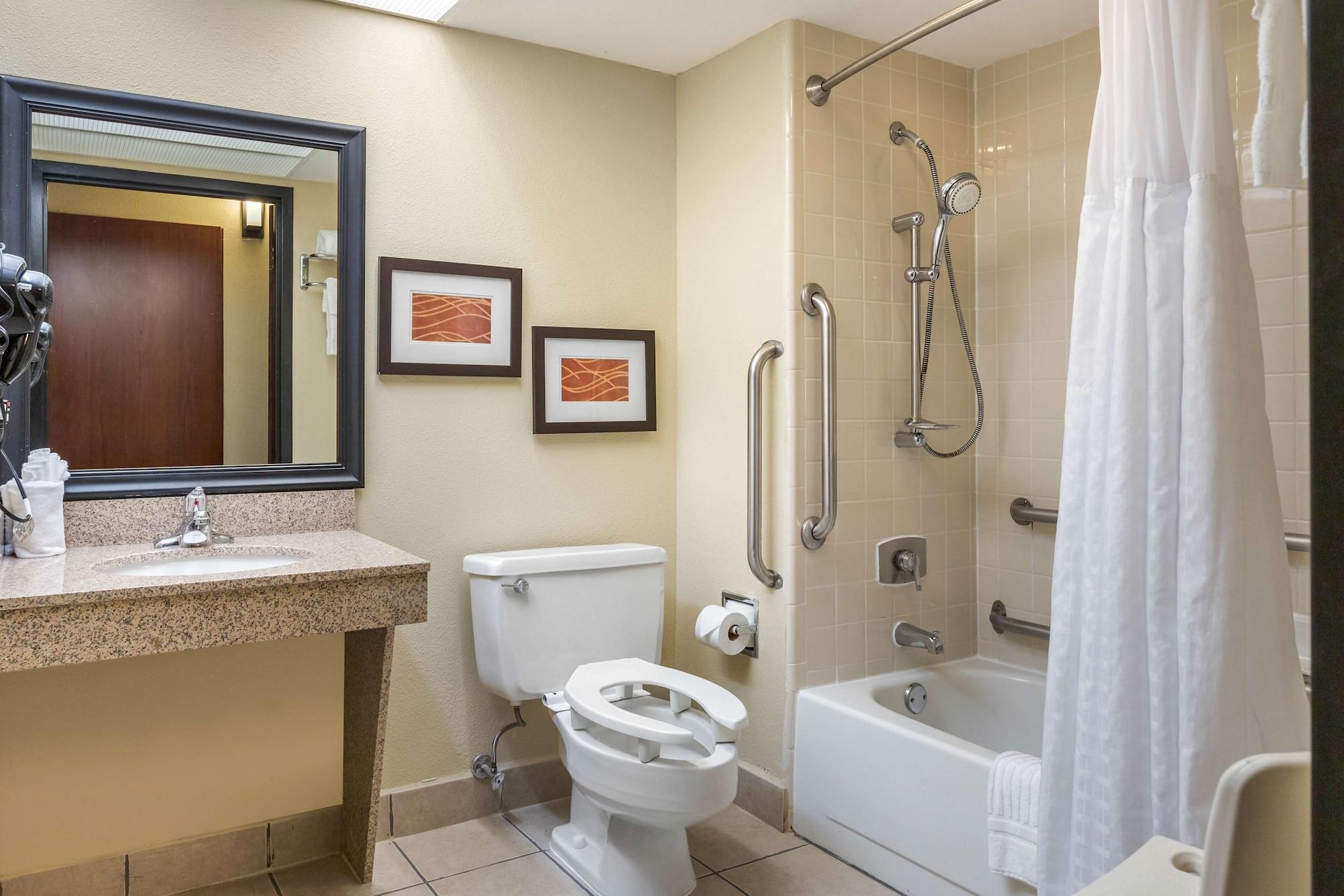 Inn Comfort Airport Grand Rapids