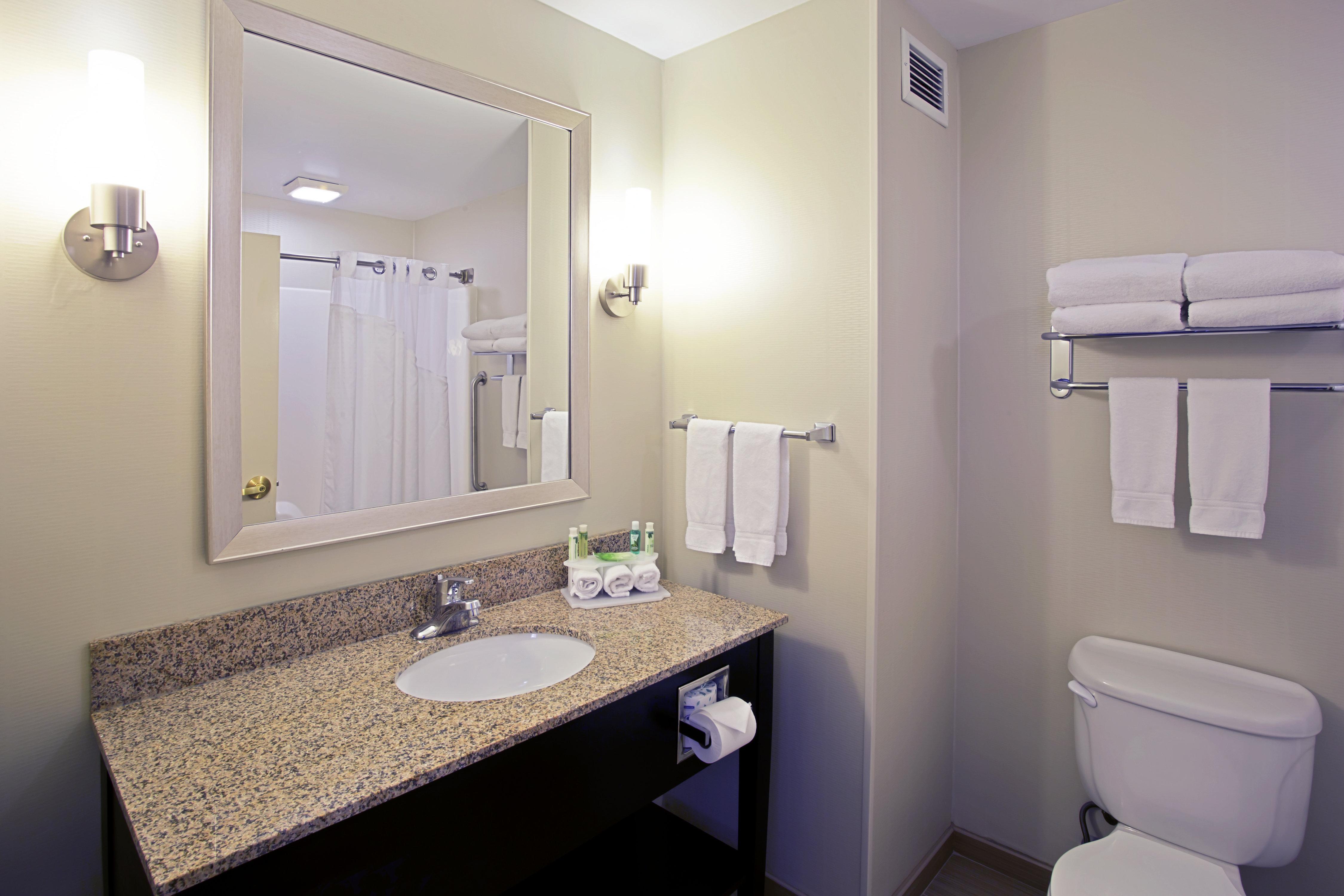 Express & Grand Rapids-north By Ihg Hotel 2*