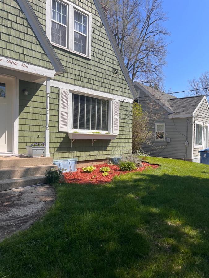 Cozy Cape Cod Villa Grand Rapids