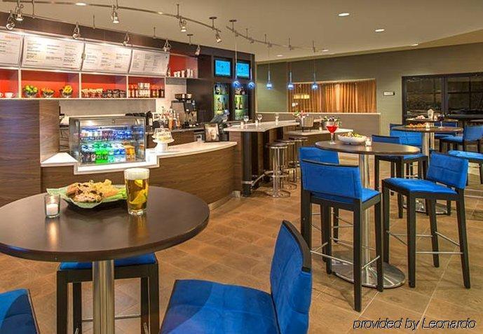Hotel Courtyard Airport 3*