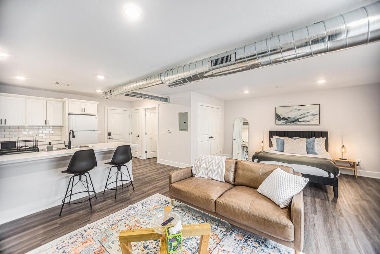 Upscale Abode - Brand New Corporate Downtown Apartment Grand Rapids