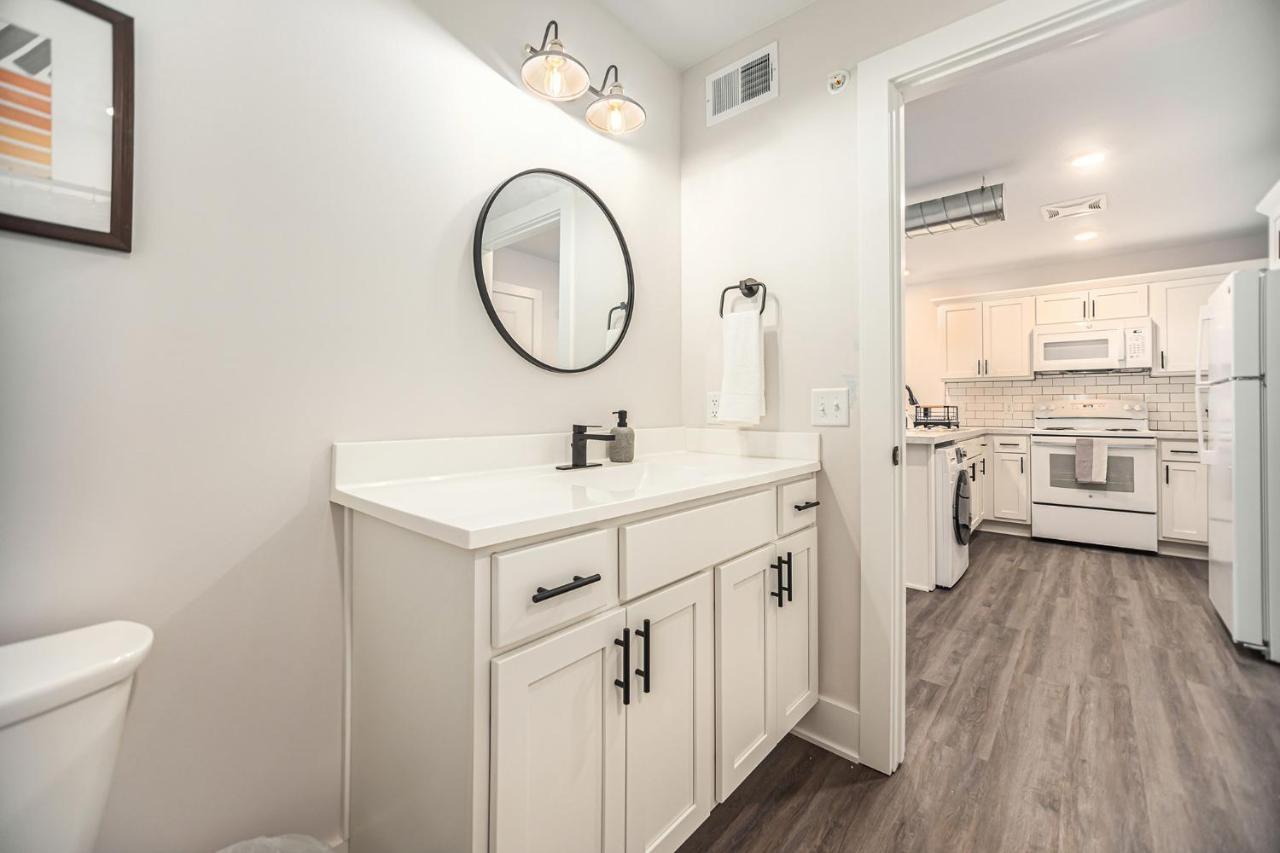 Upscale Abode - Brand New Corporate Downtown *