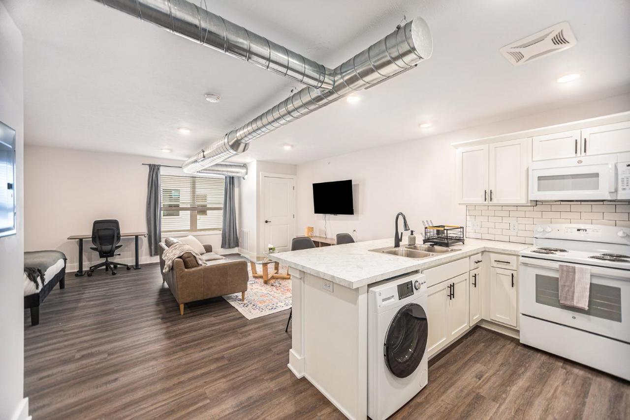 Upscale Abode - Brand New Corporate Downtown