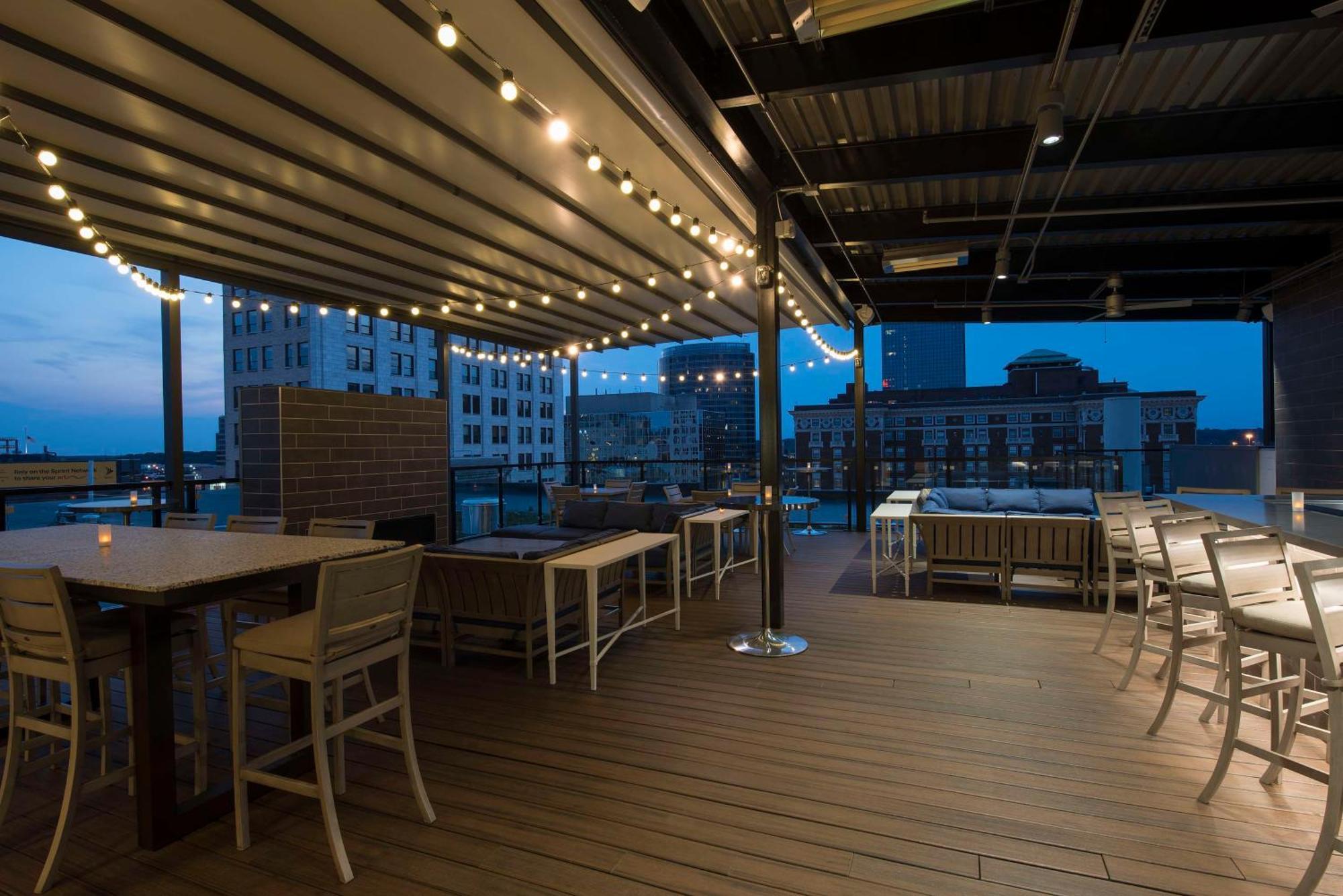 Hotel Homewood By Hilton Downtown