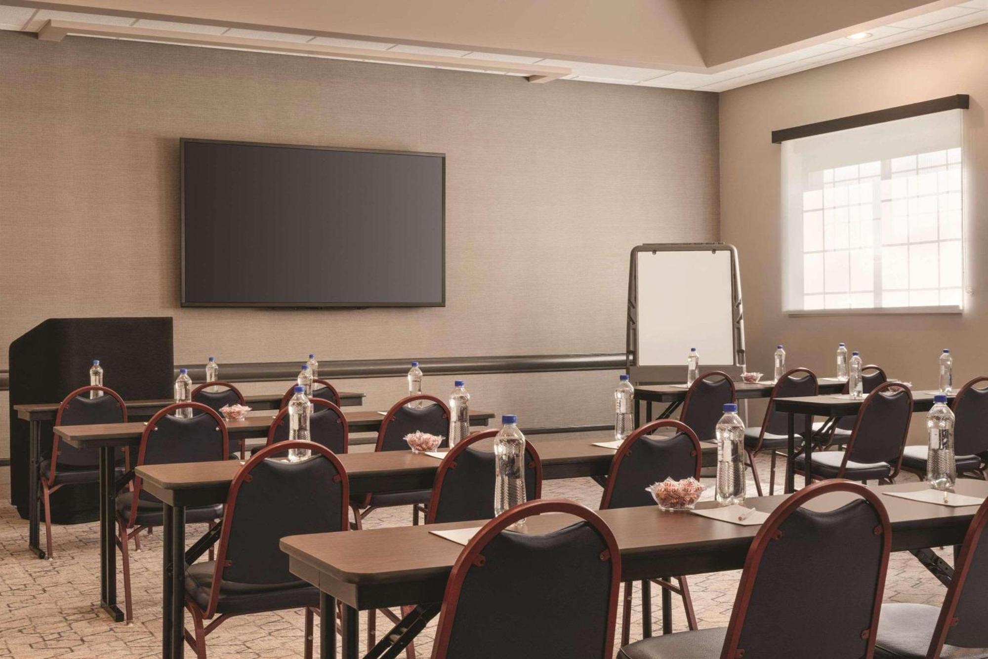 Country & By Radisson, East, Mi 2* Grand Rapids