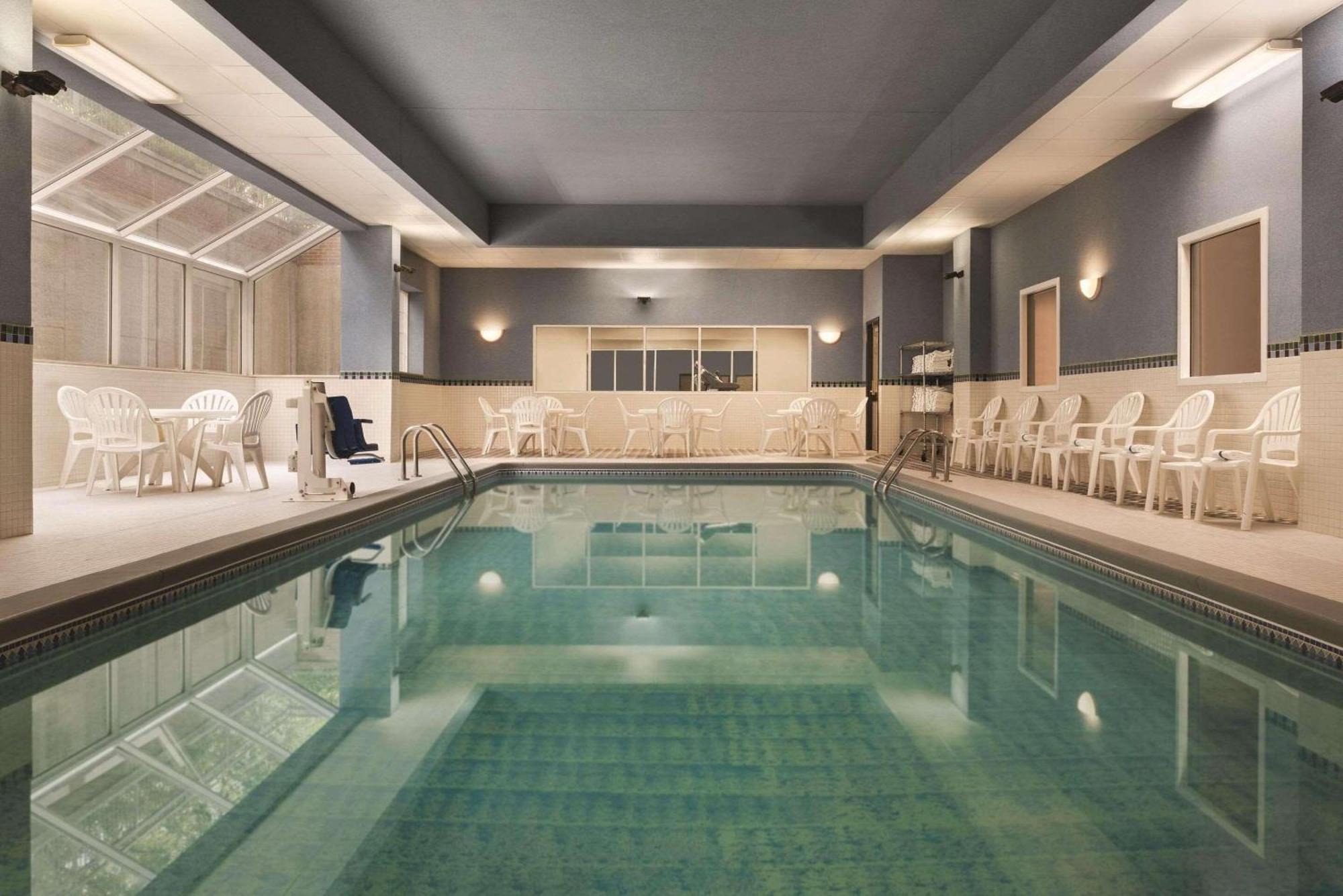 Country & By Radisson, East, Mi 2*
