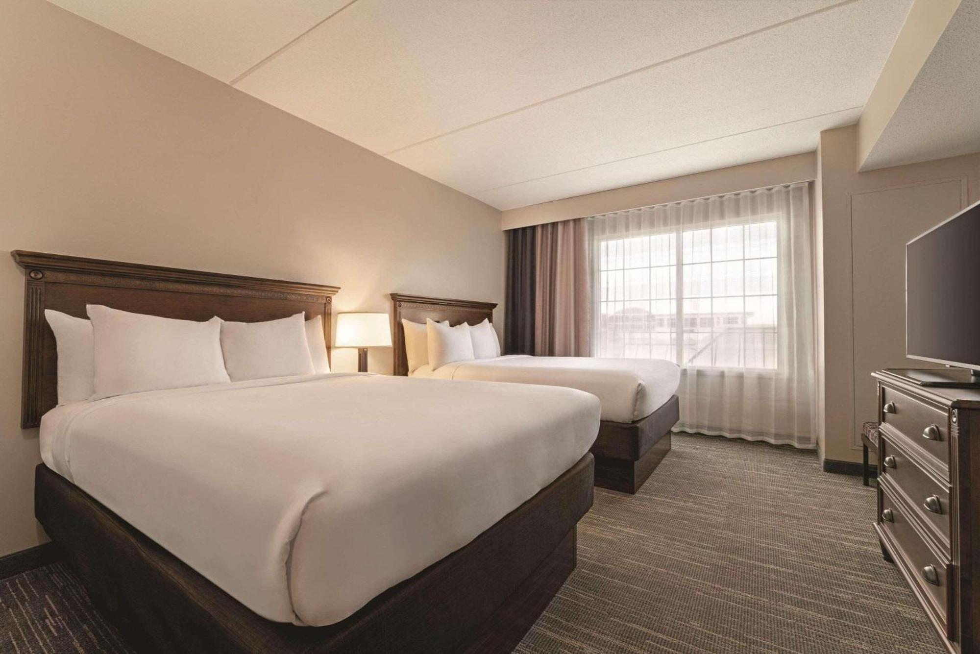 Hotel Country & By Radisson, East, Mi