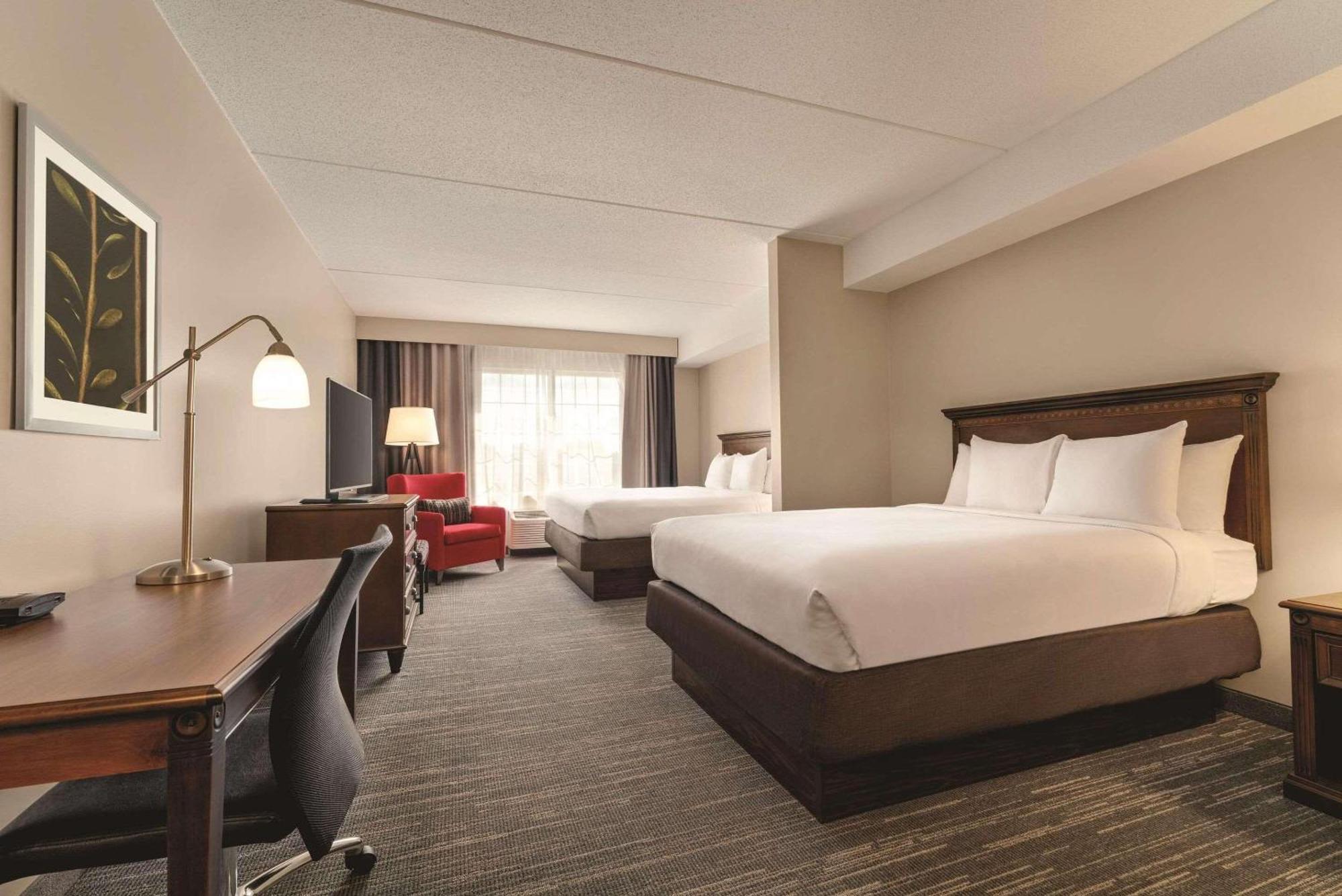 Country & By Radisson, East, Mi Grand Rapids