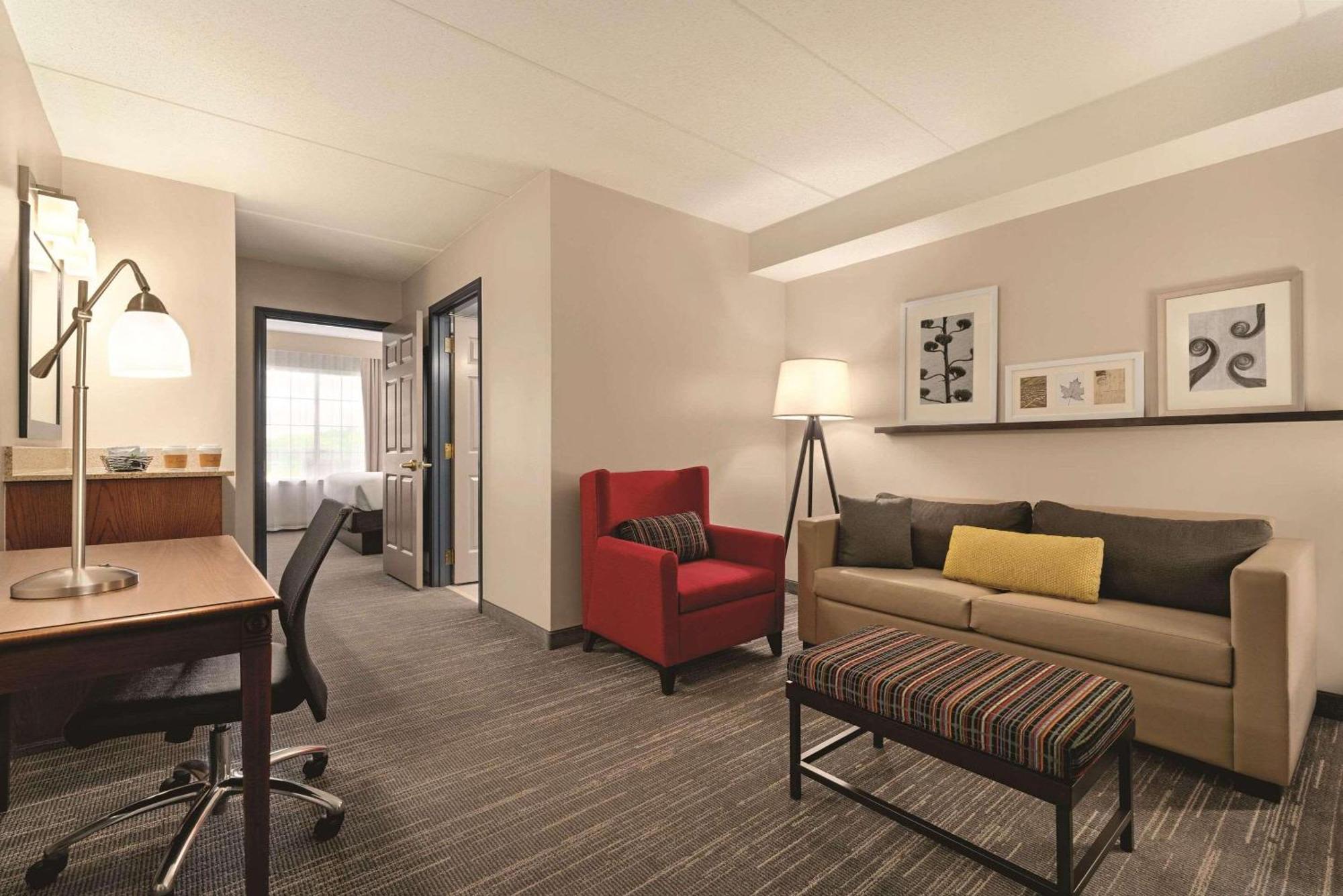 Country & By Radisson, East, Mi Hotel