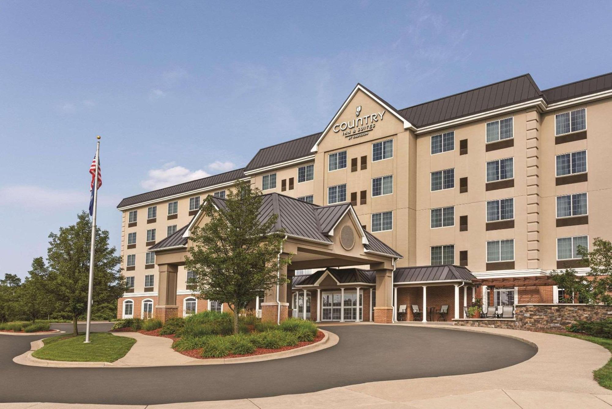 Hotel Country & By Radisson, East, Mi
