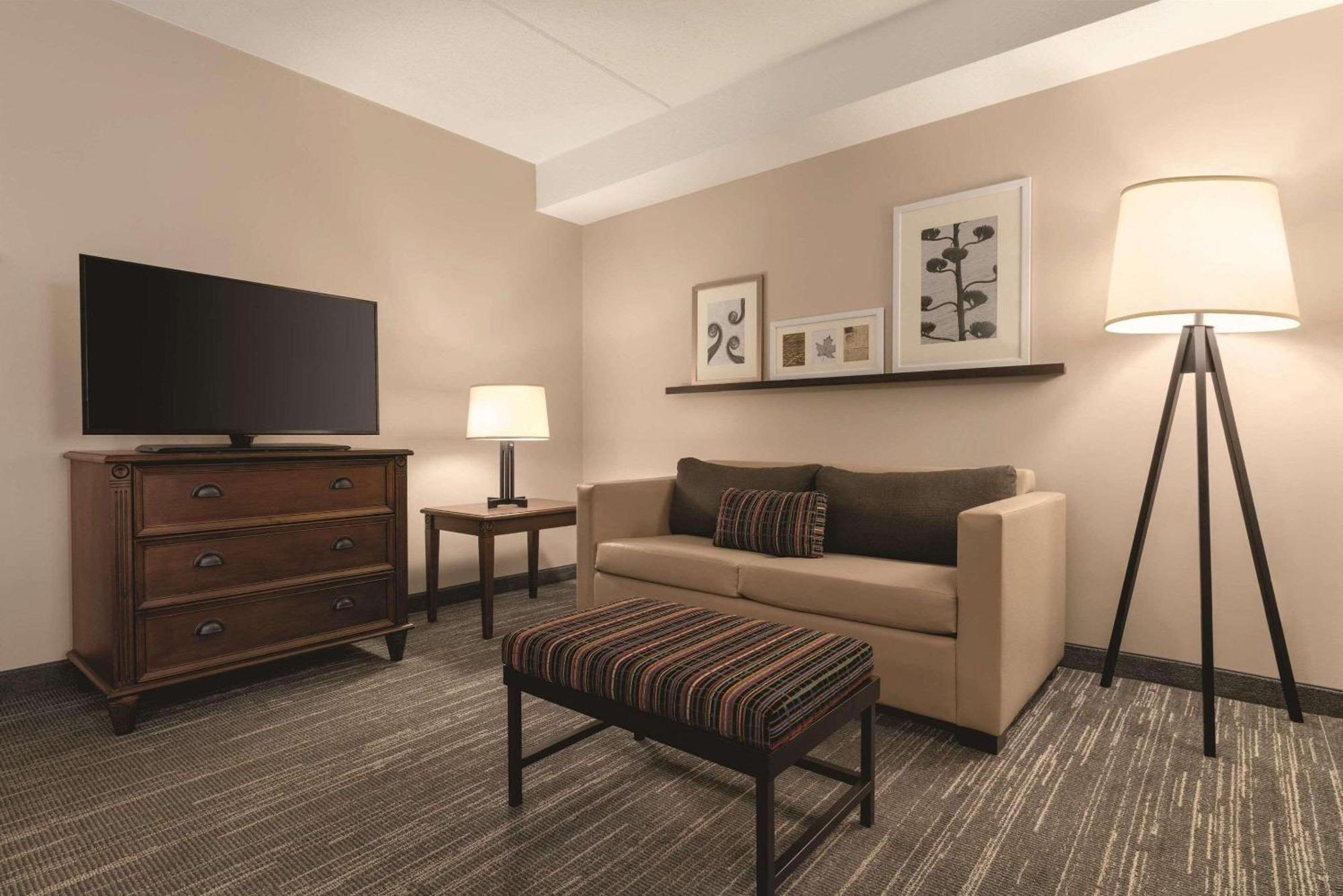 Country & By Radisson, East, Mi Hotel Grand Rapids