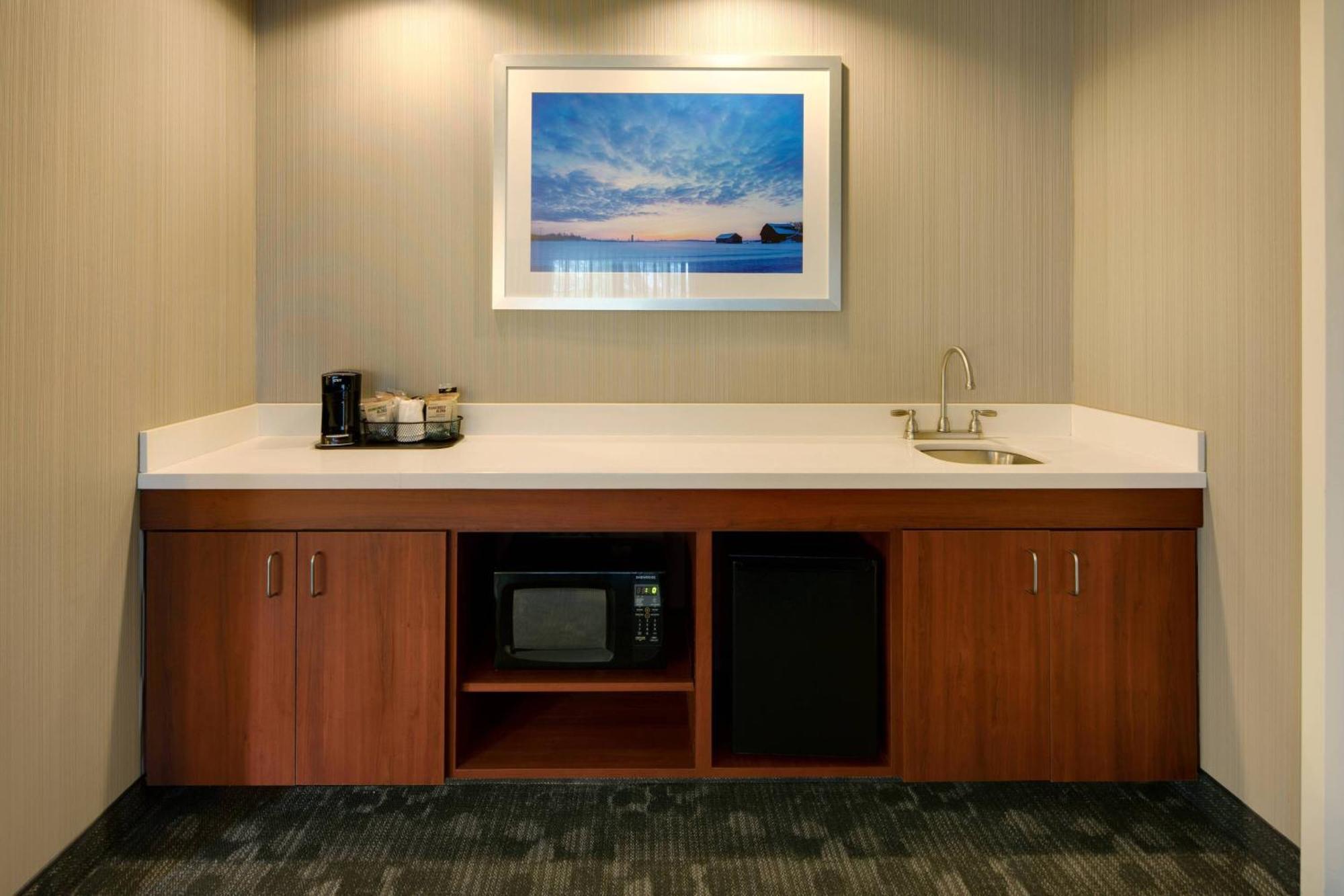 Hotel Courtyard Airport Grand Rapids