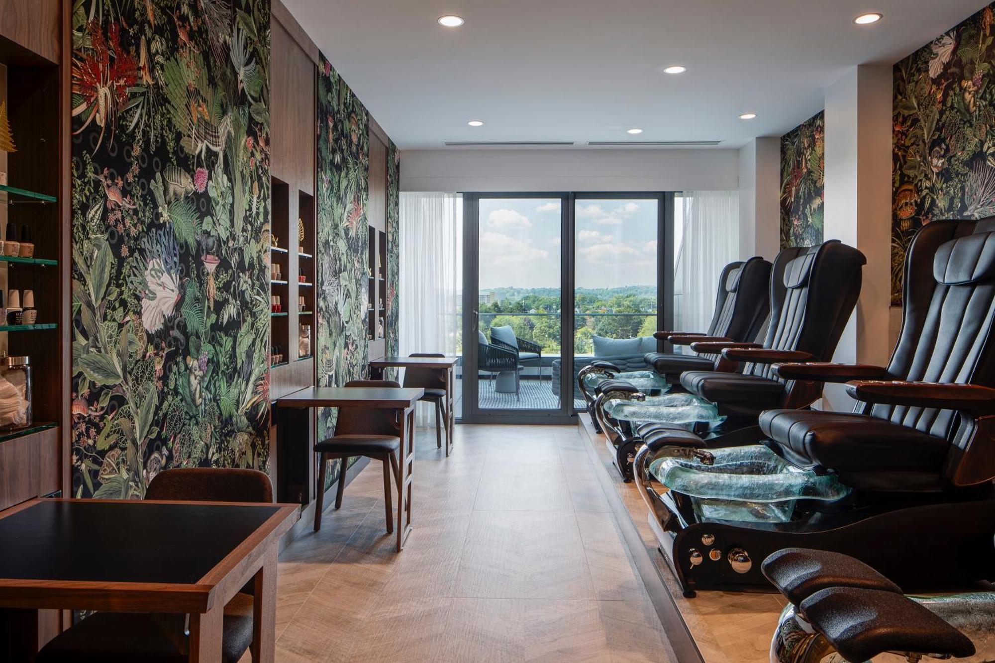 Amway Grand Plaza Hotel, Curio Collection By Hilton Hotel