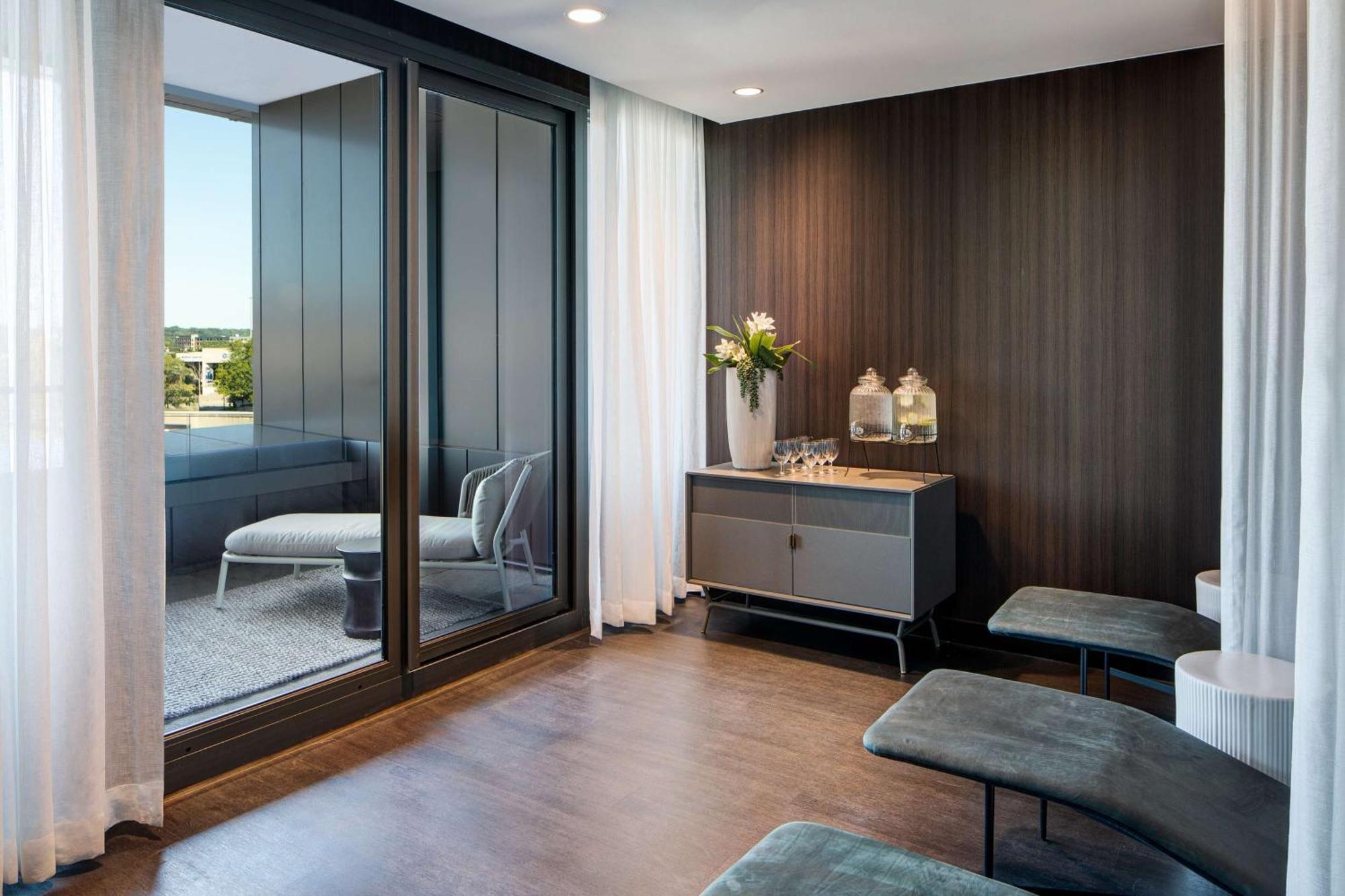 Amway Grand Plaza Hotel, Curio Collection By Hilton 4* Grand Rapids