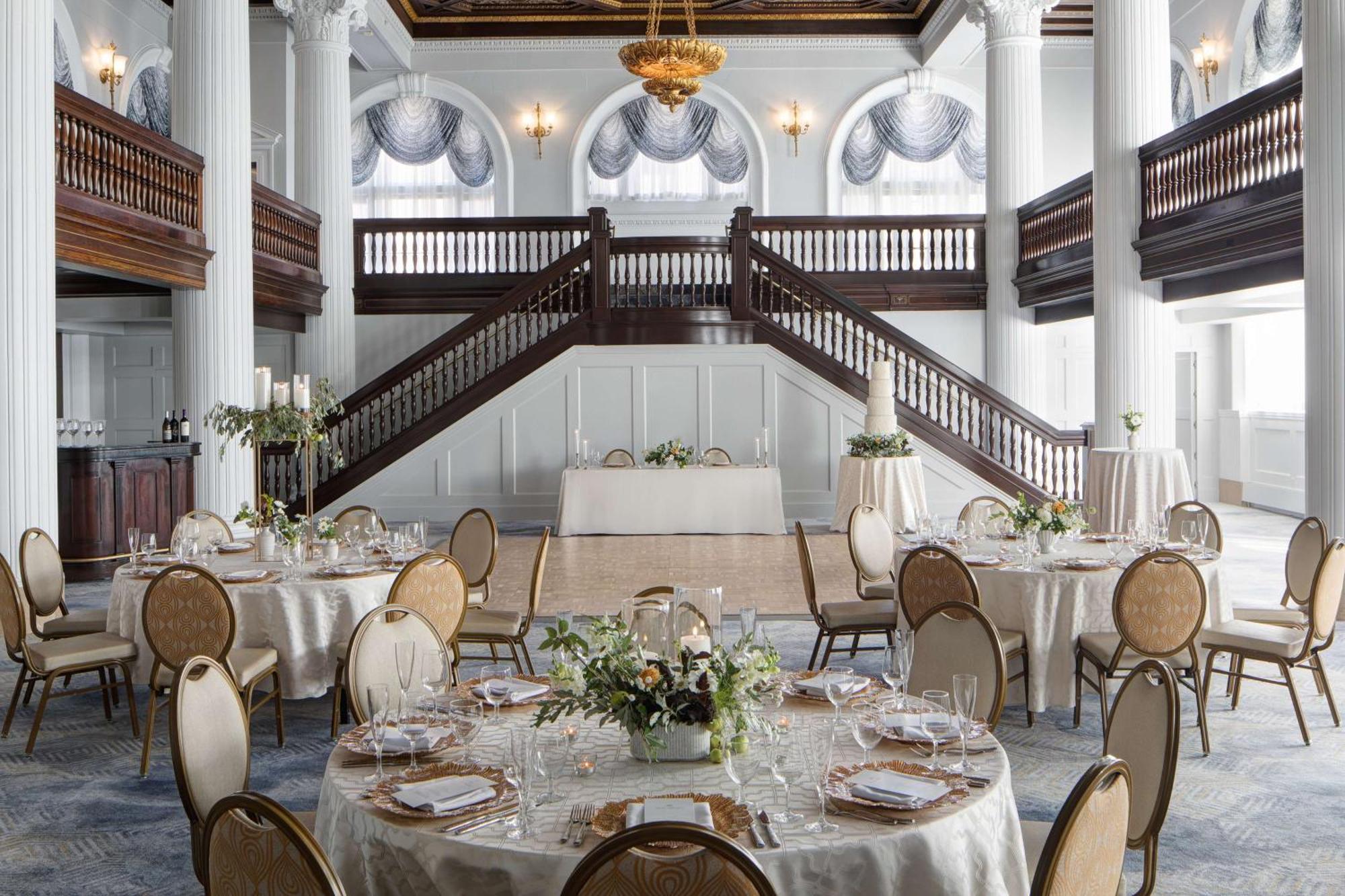 Amway Grand Plaza Hotel, Curio Collection By Hilton Hotel