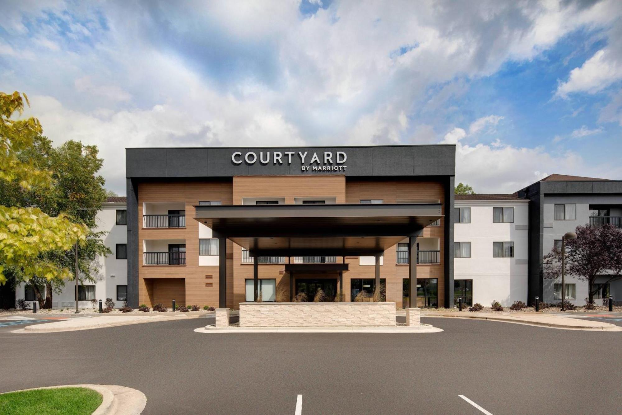Courtyard Airport