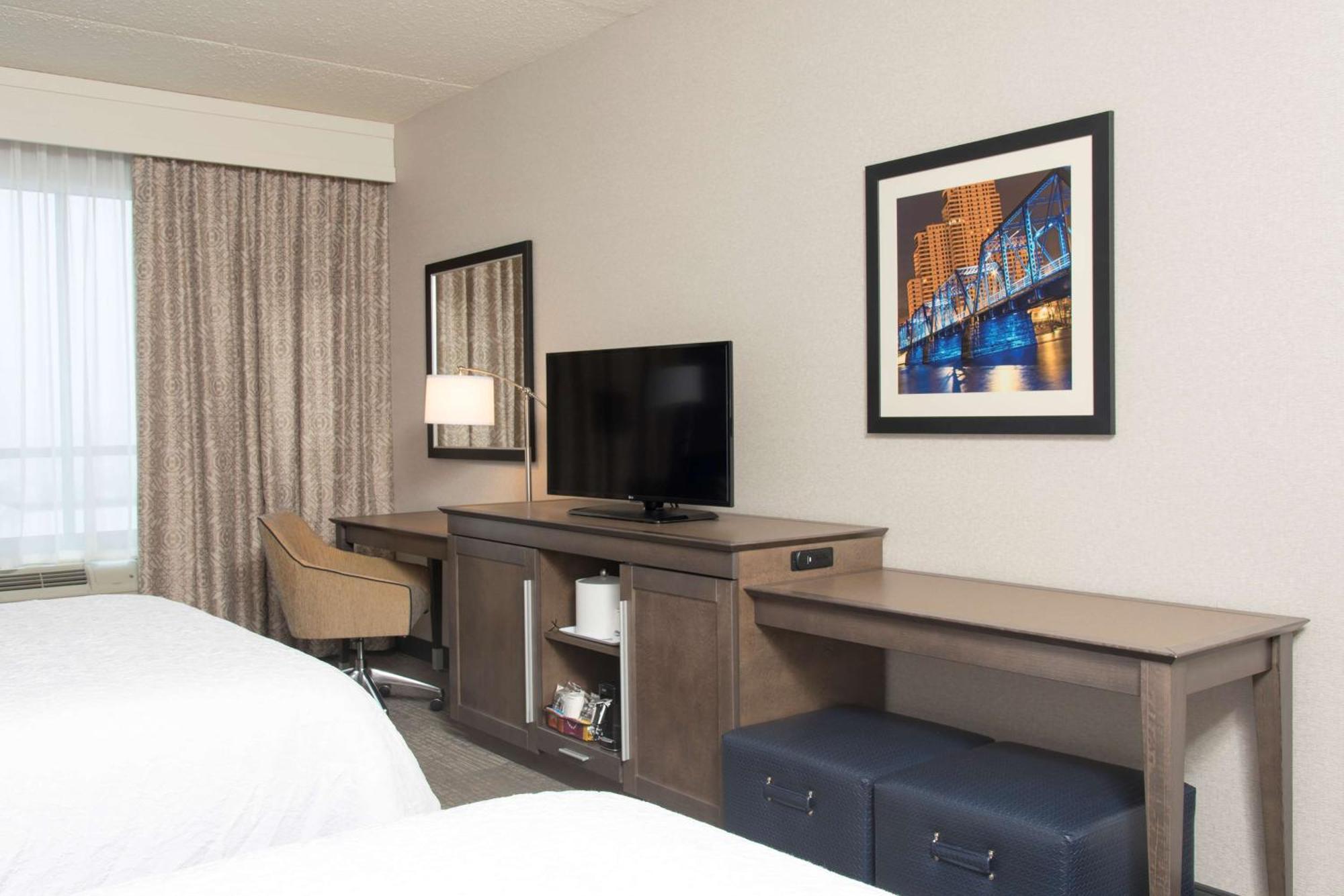 Hampton & Downtown Hotel 3*