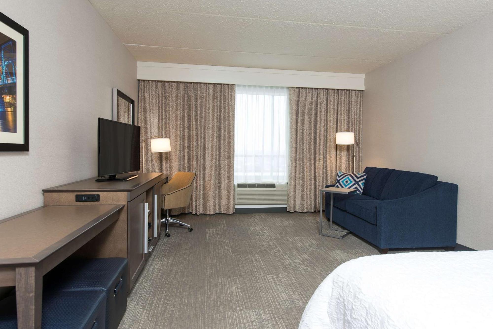 Hotel Hampton & Downtown Grand Rapids