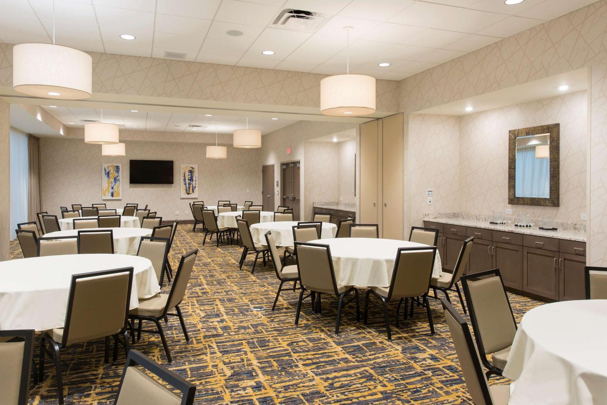 Hampton & Downtown Hotel 3*
