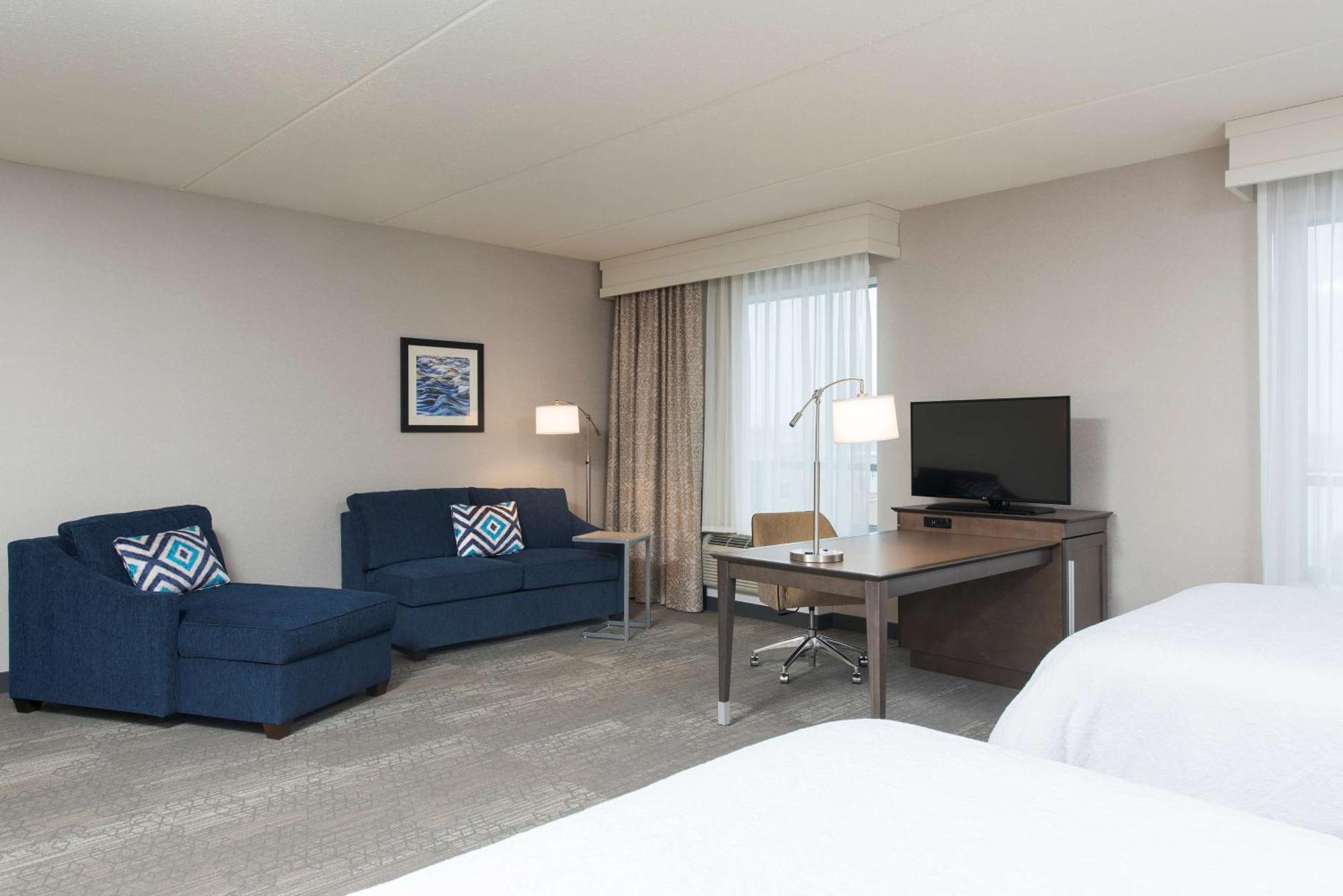 Hampton & Downtown Hotel