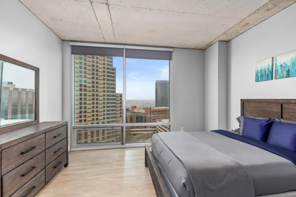 Luxury 2br Penthouse In Downtown Gr Apartment