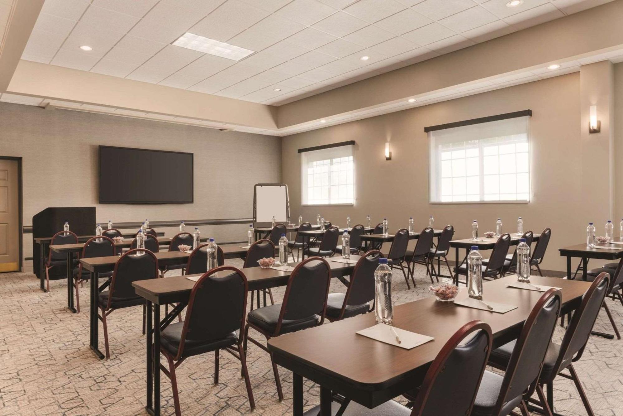 Country & By Radisson, East, Mi 2* Grand Rapids
